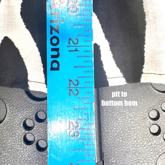 Rachel Roy Blouse Women's S NWT Sleeveless Black White Animal Print Peplum Waist - Picture 8 of 8